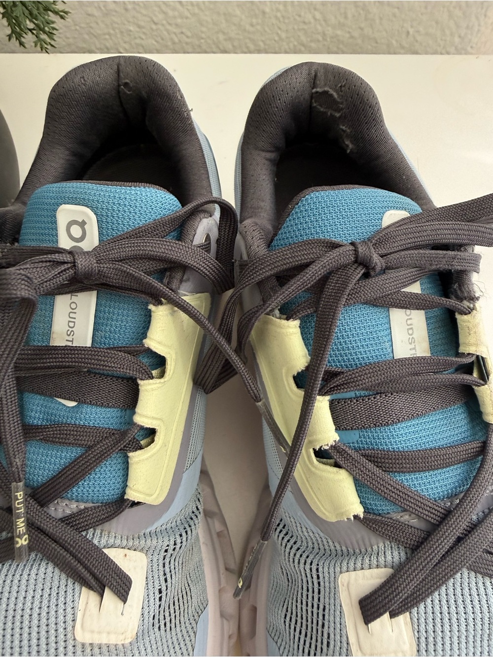 On cloudstratus Women size 8 Sky Blue and  yellow  Running Shoes - Picture 5 of 16